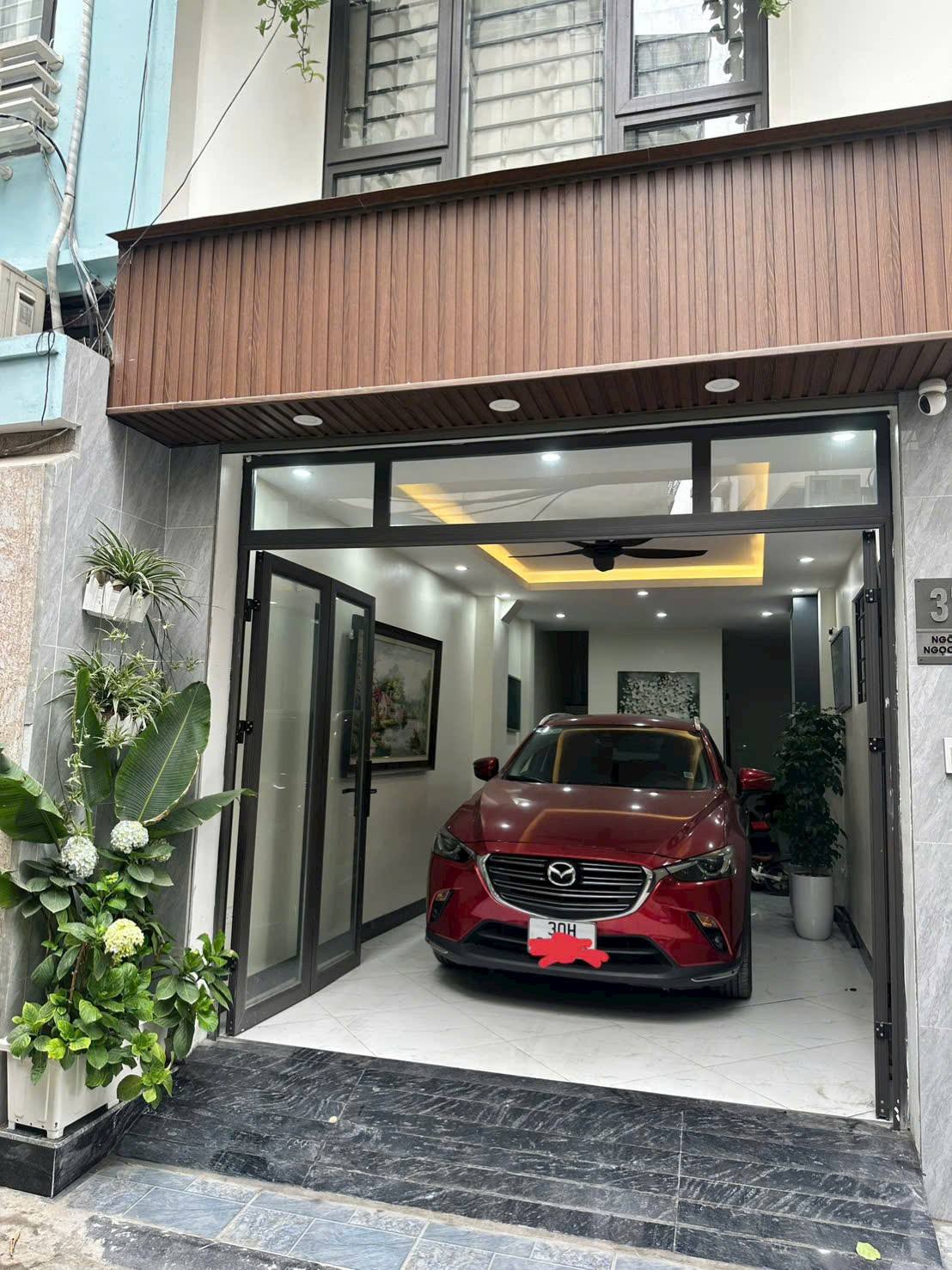 Bán nhà Ngọc Lâm lô góc 7 tầng thang máy